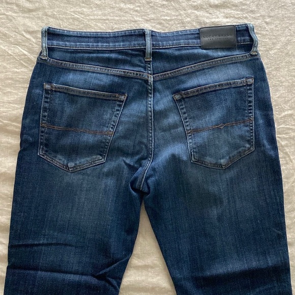 Lucky Brand Men’s Jeans. 33Wx27L. Broken in like a dusty cowboy. Delicious. - Picture 3 of 11